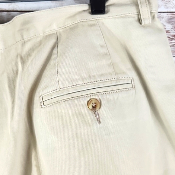 Eddie Bauer, Women's khaki shorts, great condition. No stains, cuffs, Sz 18. - Picture 8 of 8